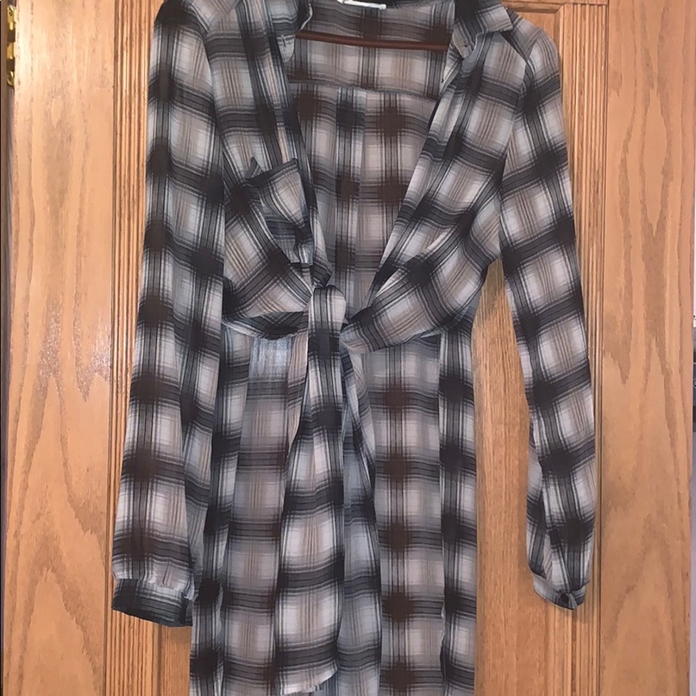 Gray plaid polyester long button  down shirt. - Picture 7 of 7